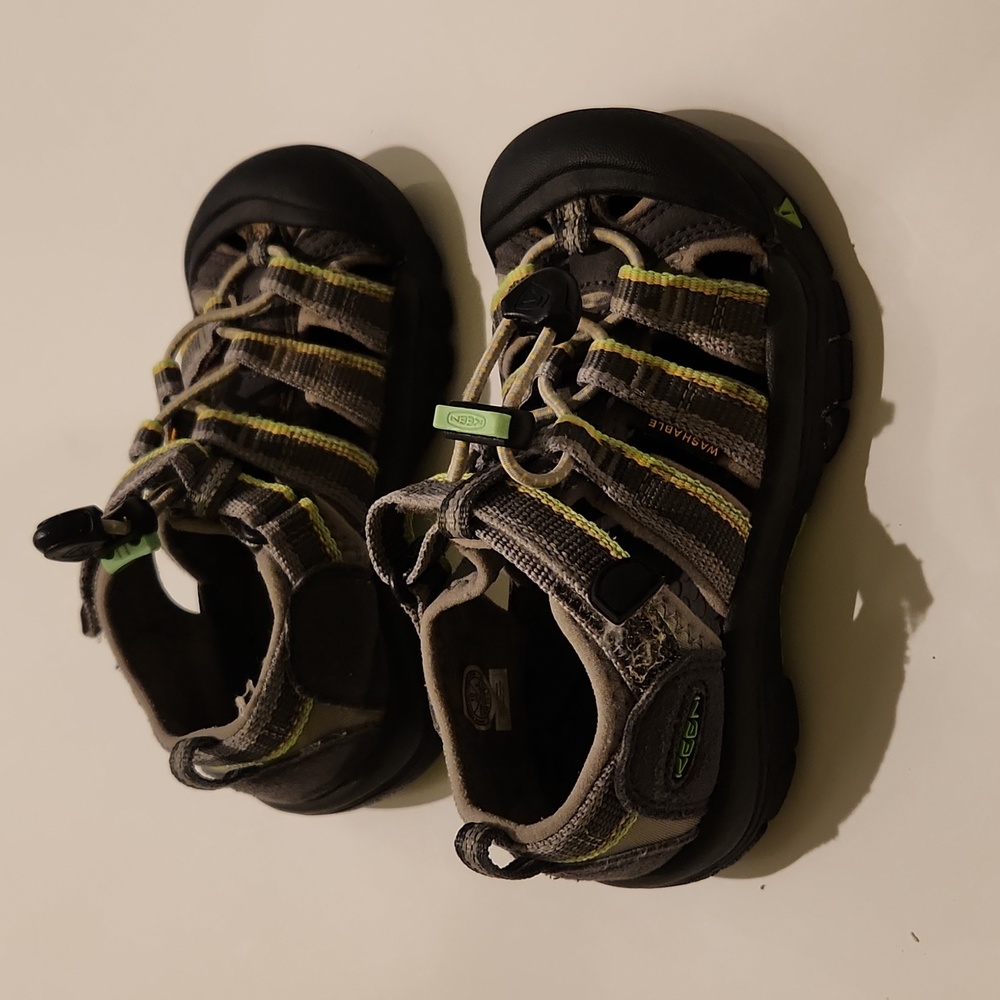 KEEN Newport H2, Closed toe sandals,  KIDS Size 10 green gray velcro